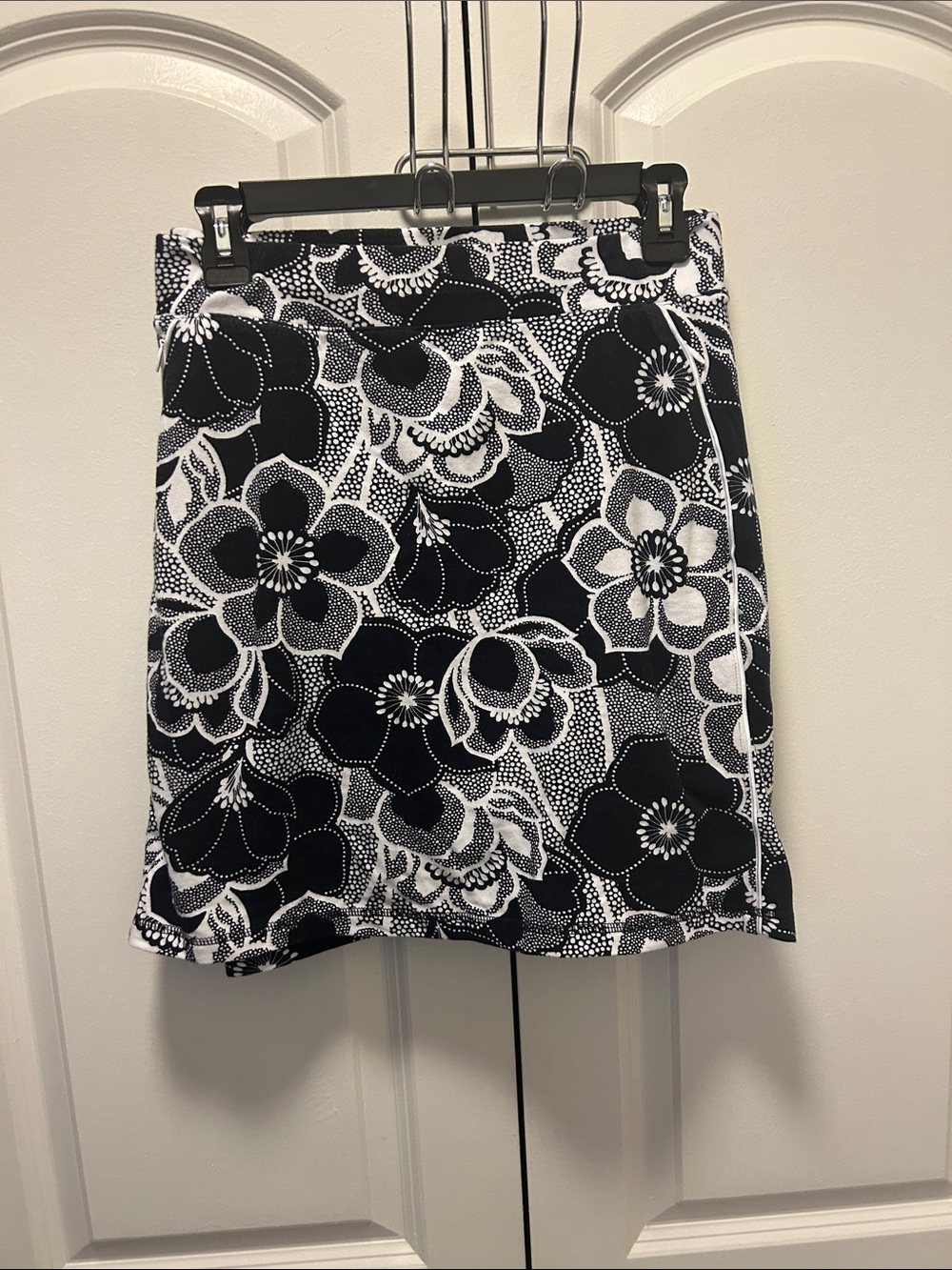 Talbots Navy& White Floral Mini Skort